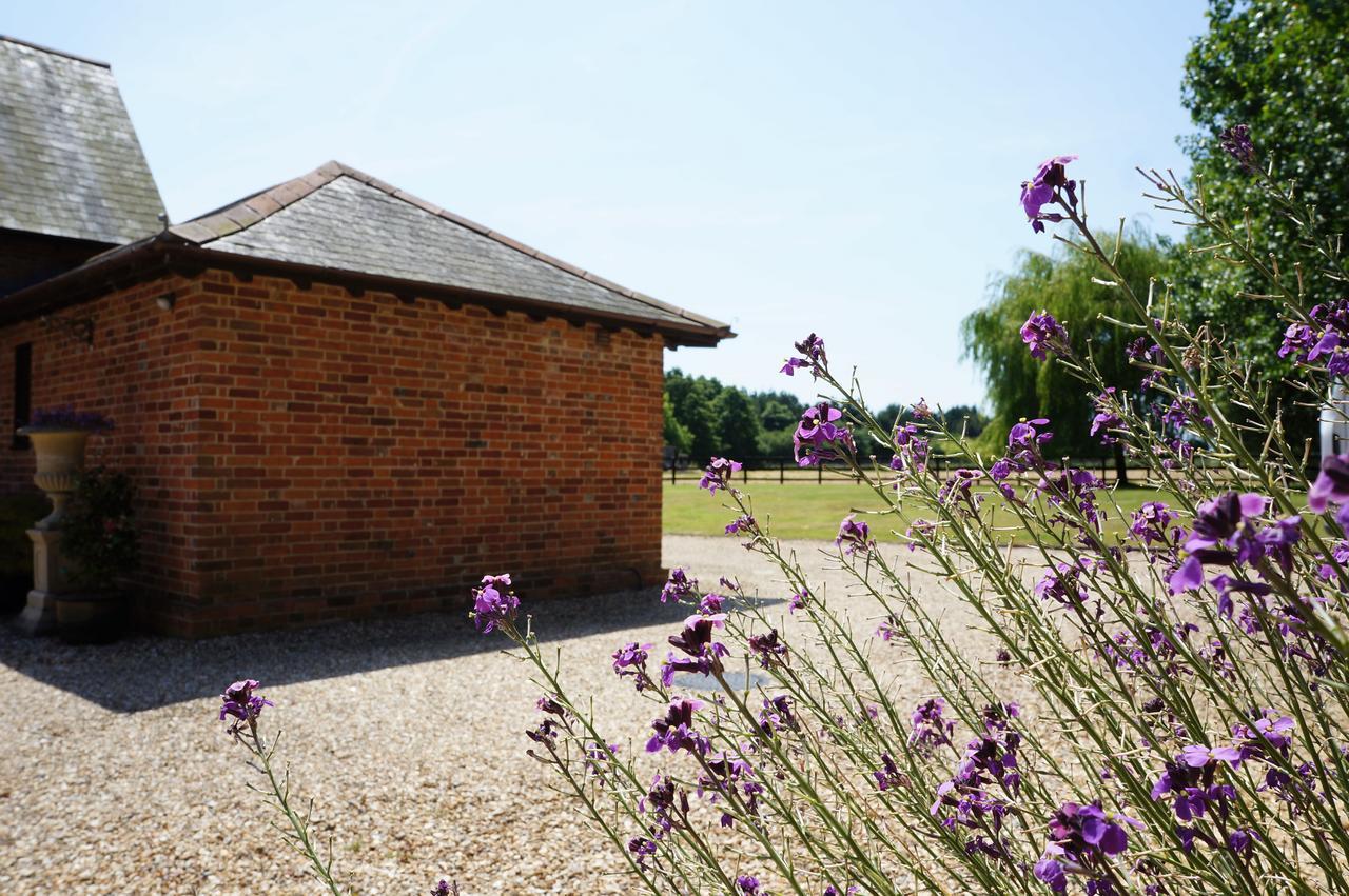 The Olde Barn Bed and Breakfast Lymington Esterno foto