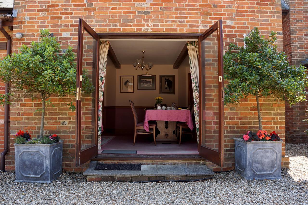 The Olde Barn Bed and Breakfast Lymington Esterno foto