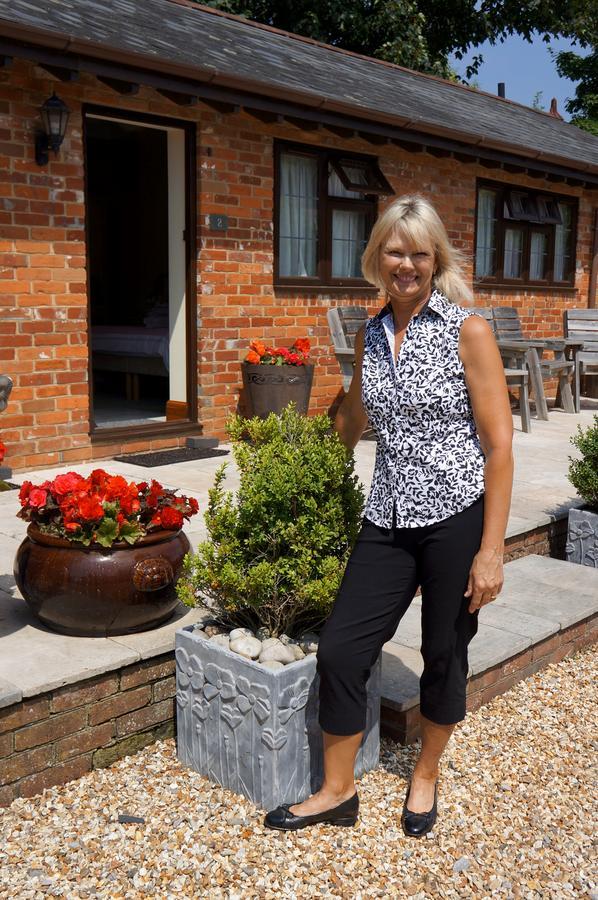The Olde Barn Bed and Breakfast Lymington Esterno foto