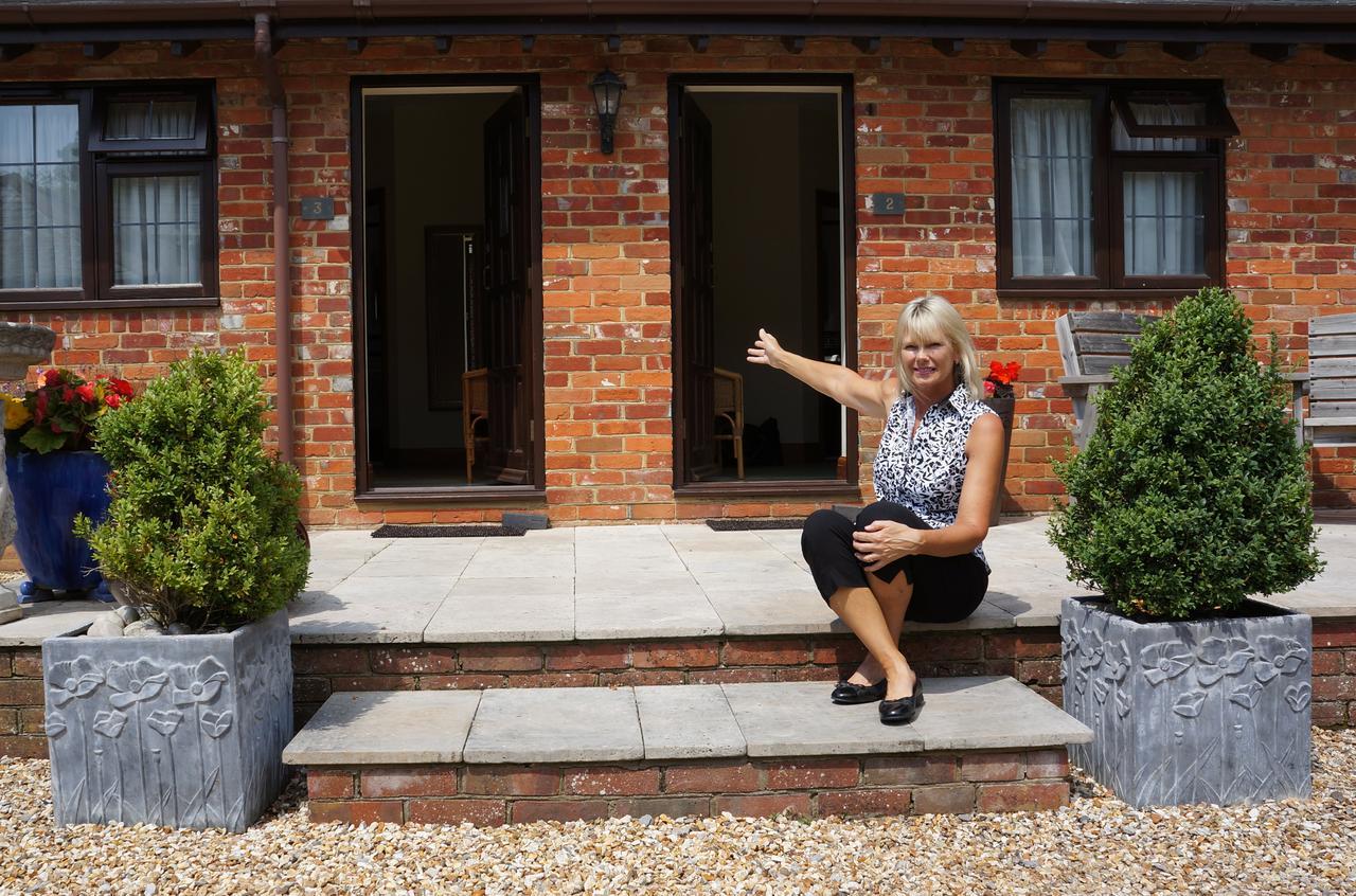 The Olde Barn Bed and Breakfast Lymington Esterno foto