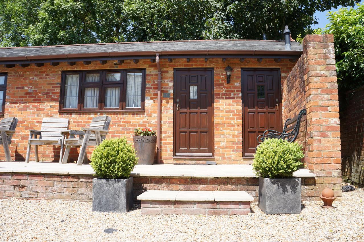The Olde Barn Bed and Breakfast Lymington Esterno foto